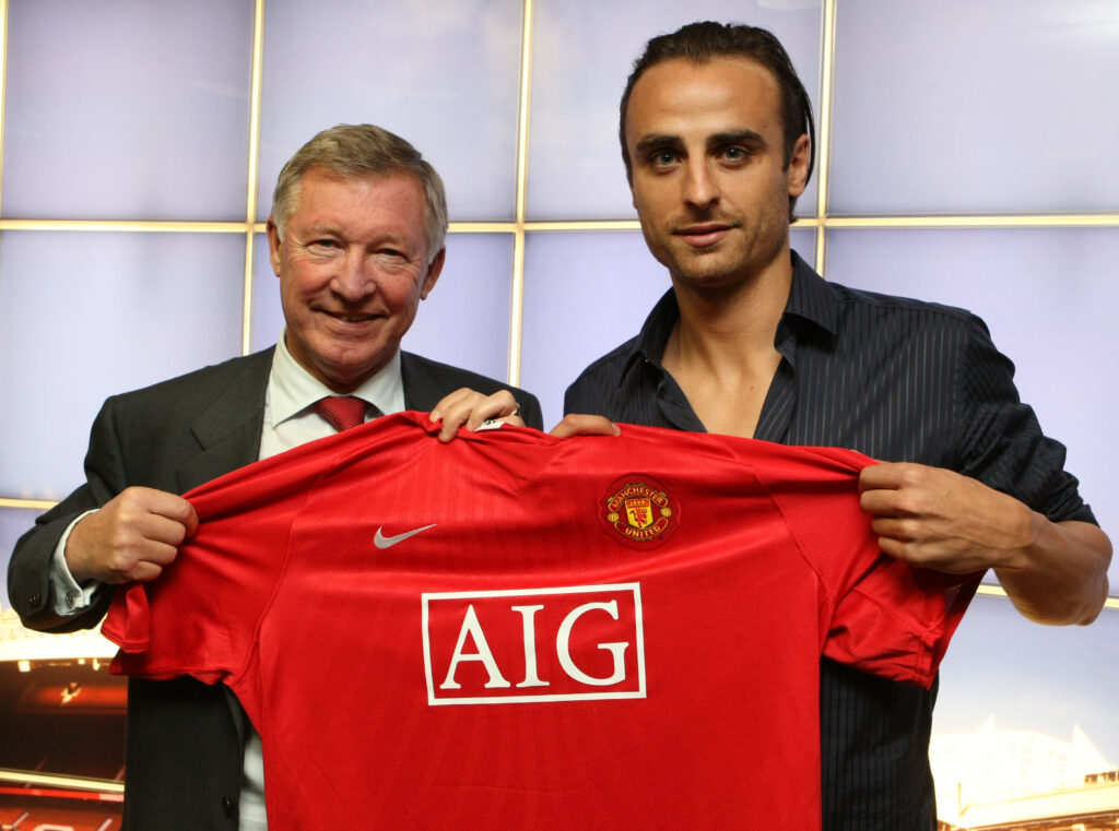 Dimitar Berbatov signs for Manchester United